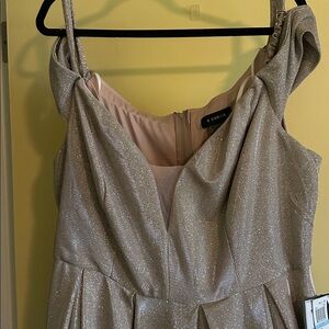 BDarlin off shoulder formal dress.
Brand new w/ tags still on.